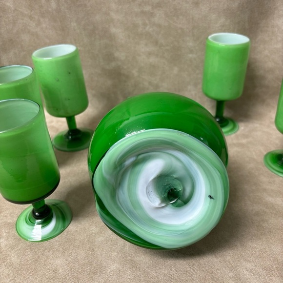 Elegant mid-century Empoli green cased handblown Italian art glass pitcher - Picture 10 of 10